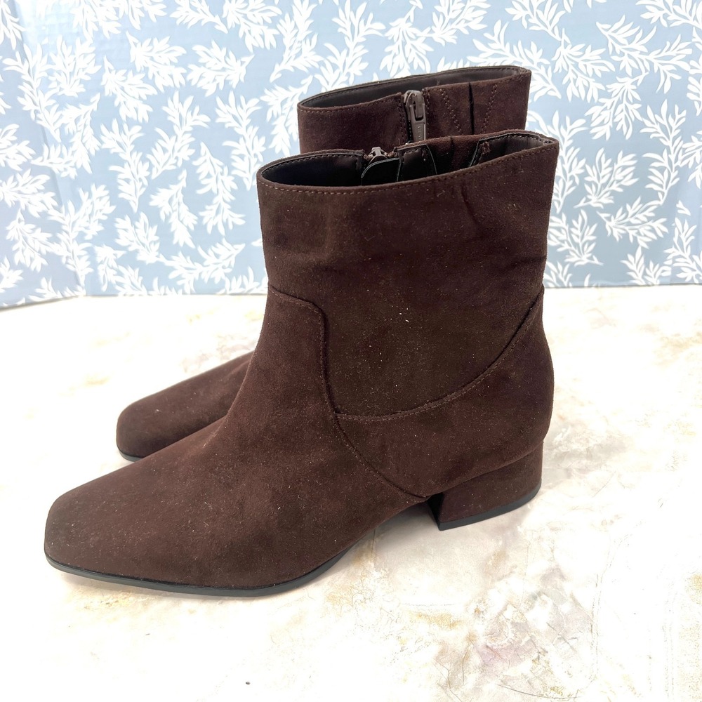 NEW Universal Thread chocolate brown ankle bootie boots faux suede 6.5